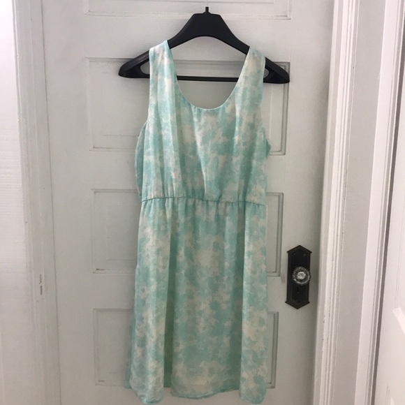 FORMAL FLORAL DRESS - Picture 2 of 3